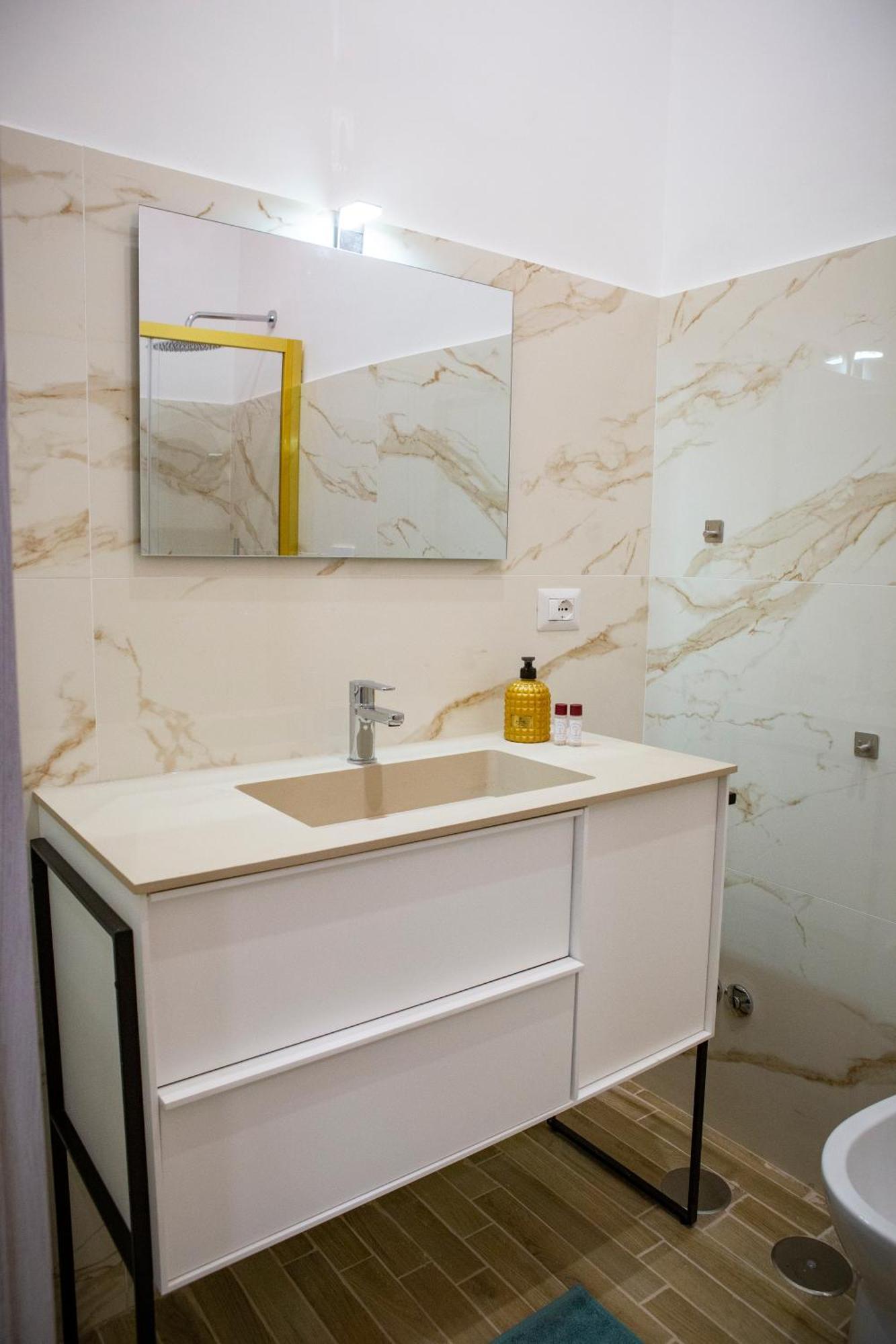 Napoli Skyport Bed & Breakfast Bagian luar foto